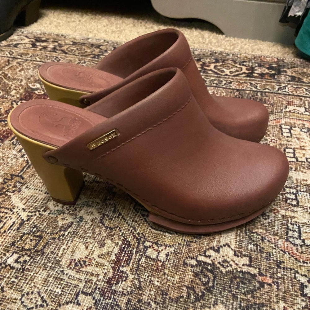 No Sox Pepper Clogs Sz 9